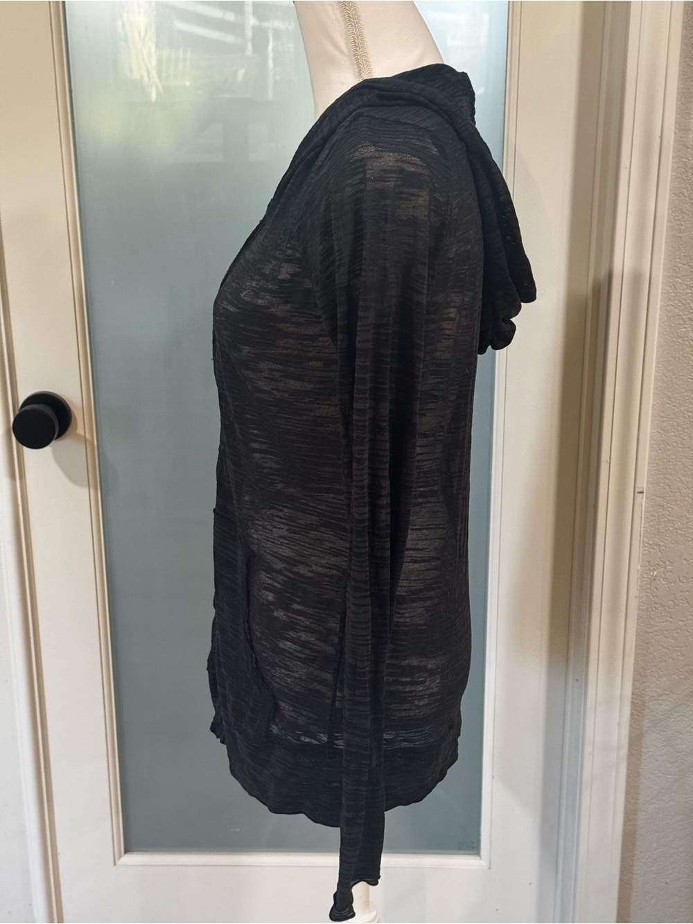 Kavio! black sheer lightweight hooded zip up jacket, 2 front pockets, XL. - Picture 5 of 13